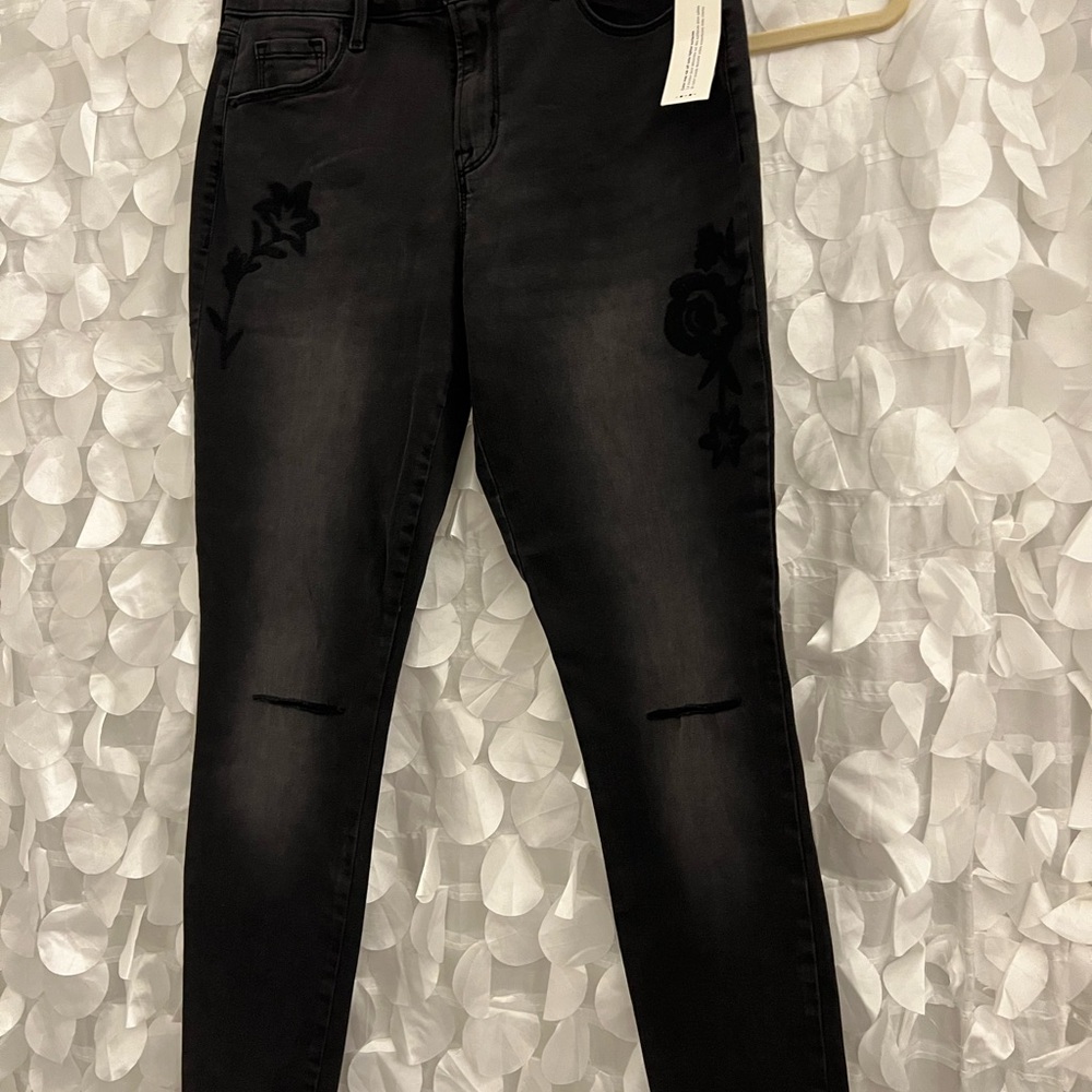 Old Navy Women's distressed black Skinny Jeans with Floral Design